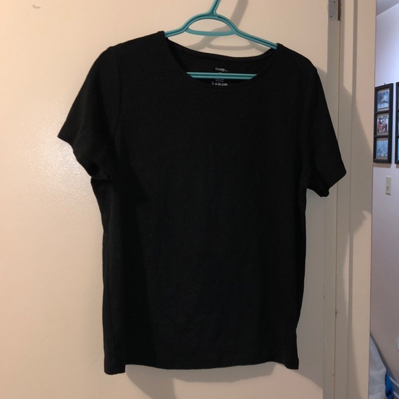 5/$25🖤 black tee - Picture 1 of 3